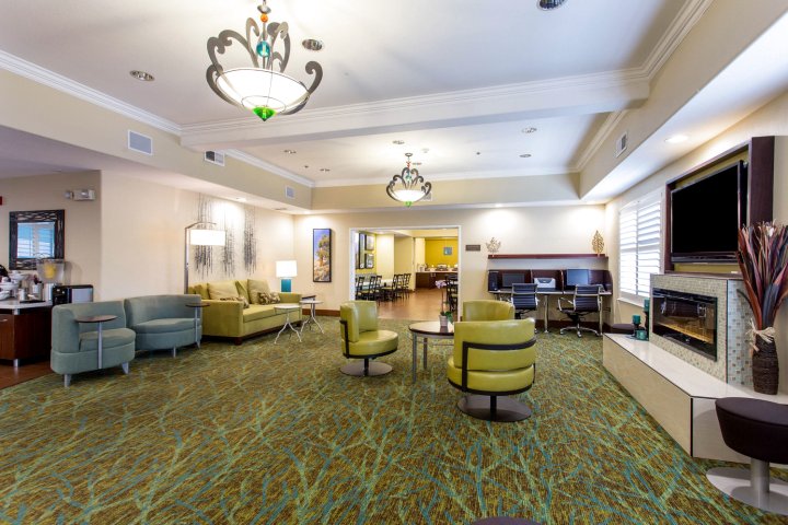 弗雷斯诺河滨公园舒适套房酒店(Comfort Suites Fresno River Park)