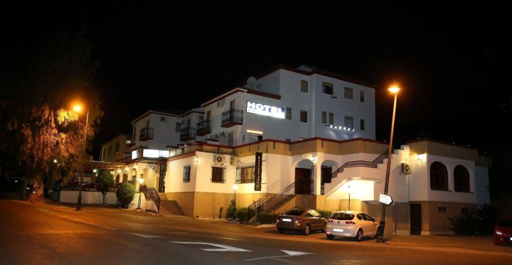 普尔塔纳扎里酒店(Hotel Puerta Nazarí)