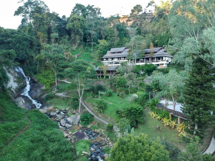 康萨达恩度假加瀑布酒店(Kangsadarn Resort and Waterfall)