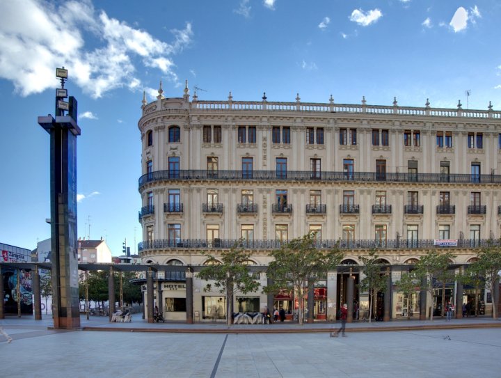 皮拉尔广场酒店(Hotel Pilar Plaza)