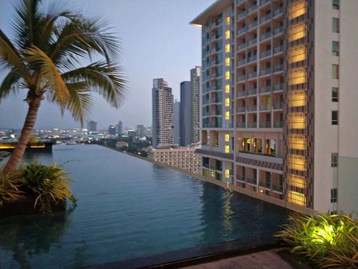 芭堤雅里维拉一期24网红无边际泳池海景公寓(Pattaya Rivera Phase I 24 Internet Celebrities Boundless Pool Seaview Apartment)