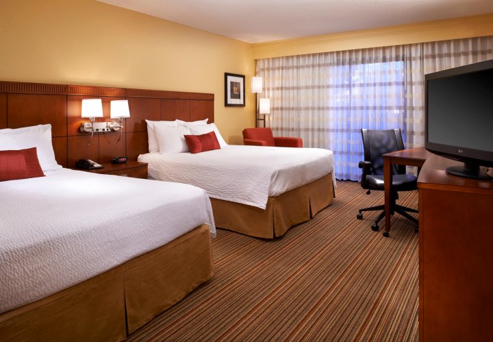 东路易斯威尔万怡酒店(Courtyard by Marriott Louisville East)