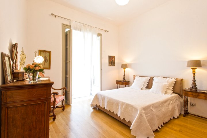 Charming Apartment in The City Center by Wonderful Italy