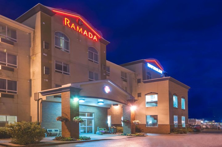 艾尔德里华美达酒店(Ramada by Wyndham Airdrie Hotel & Suites)