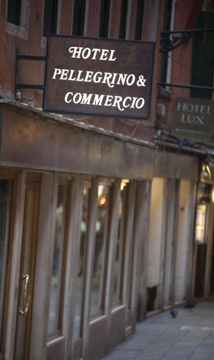 佩里格里诺商业酒店(Hotel Commercio & Pellegrino)