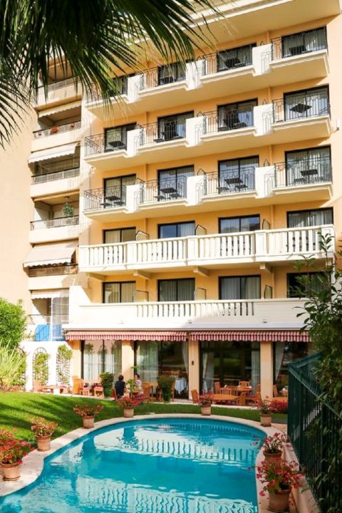 太阳里维拉酒店(Sun Riviera Hotel)