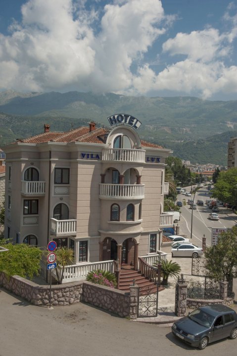 维拉力士酒店(Hotel Vila Lux)