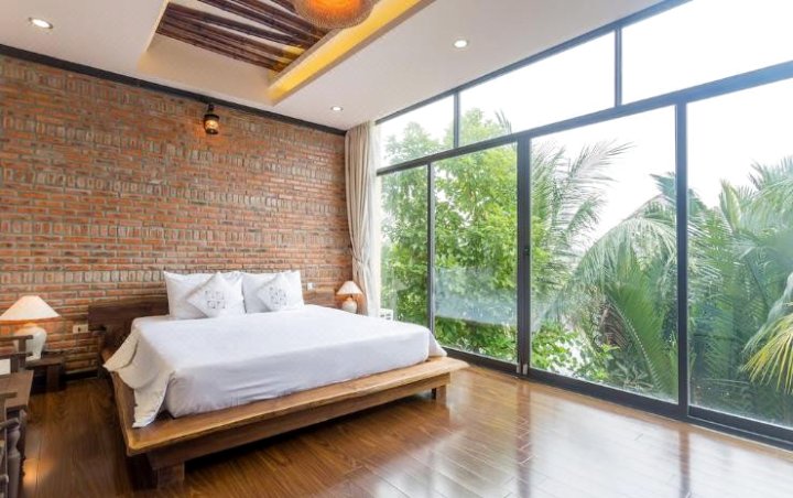 Cam Nam Riverside House With 5 Bedrooms