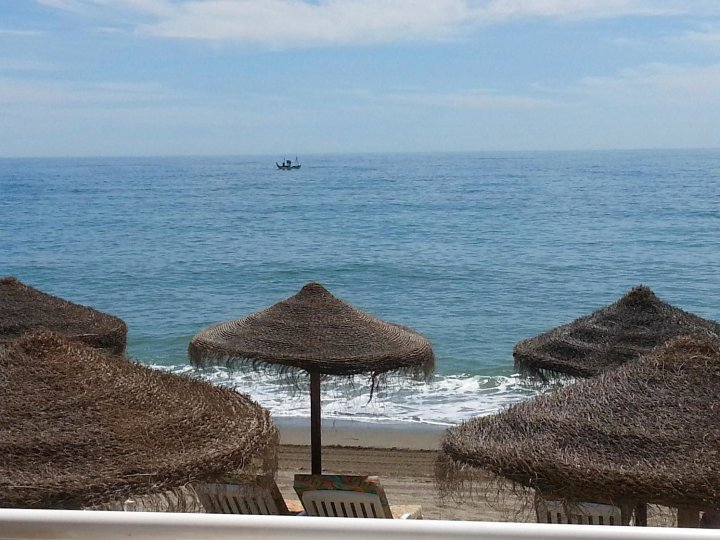 芬吉萝拉 2 居公寓酒店 - 离海滩 10 米(Apartment with 2 Bedrooms in Fuengirola - 10 m from The Beach)