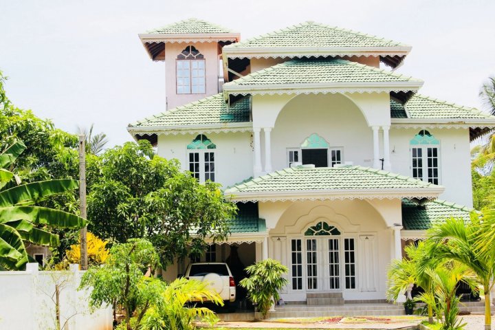 斯里海滩别墅酒店(Villa Sri Beach)