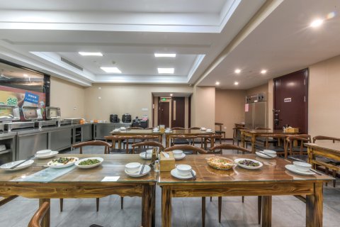 靖江大酒店(杭州萧山机场永盛路地铁站店)