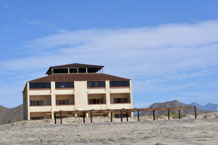 托格塞丽托斯海滩酒店(Tortugas Cerritos Beachfront Hotel)