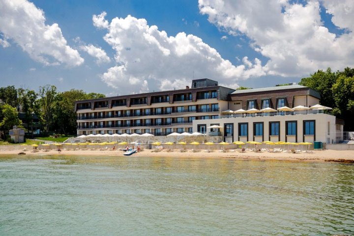 尼姆法酒店假日海滨复合式全包式酒店(Hotel Nympha, Riviera Holiday Complex — All Inclusive)