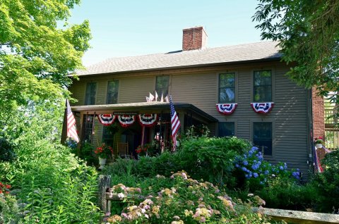 玫瑰窗台乡村农场酒店(Roseledge Country Inn & Farm Shoppe)