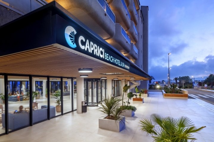卡布里奇海滩 Spa 酒店(Caprici Beach Hotel & Spa)
