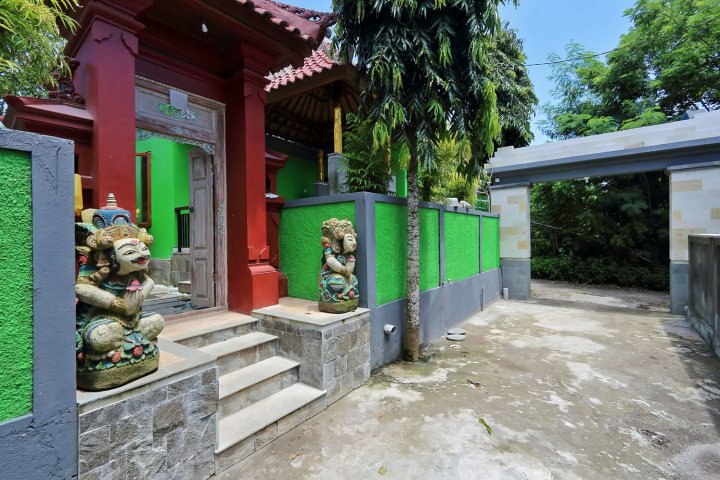 伦邦岸旅舍(Lembongan Hostel)