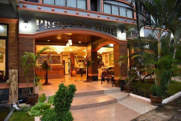 Sripet Hotel