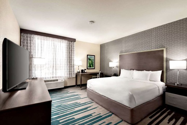 加利福尼亚克洛维斯温德姆拉昆塔套房酒店(La Quinta Inn & Suites by Wyndham Clovis CA)