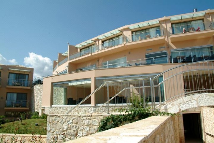 爱奥尼亚绿宝石度假酒店(Ionian Emerald Resort)