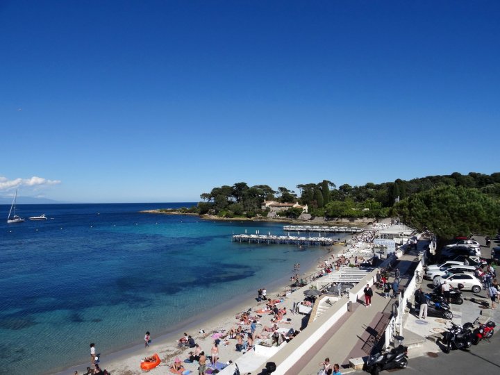 Waterfront Apartment Cap d'Antibes