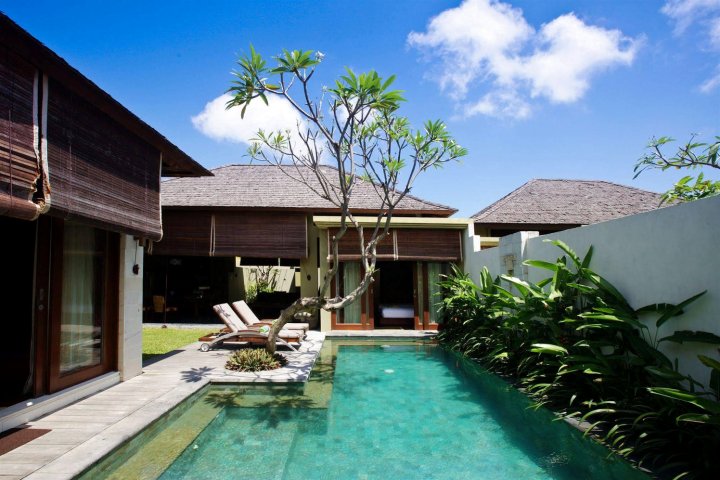 塞米亚克普拉达别墅酒店(Pradha Villas Seminyak)