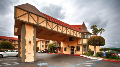 Rancho San Diego Inn & Suites