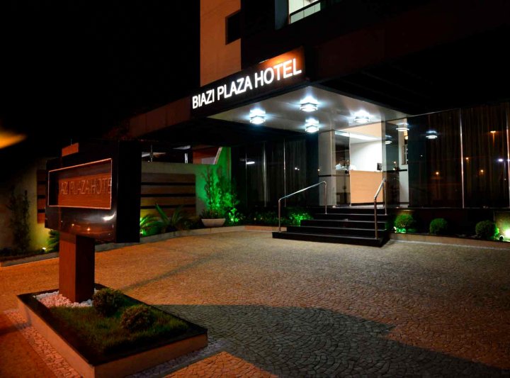 比亚兹广场酒店(Biazi Plaza Hotel)