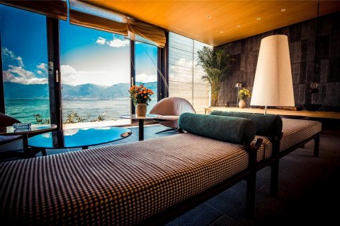 大理双廊半月拖蓝水景雅院