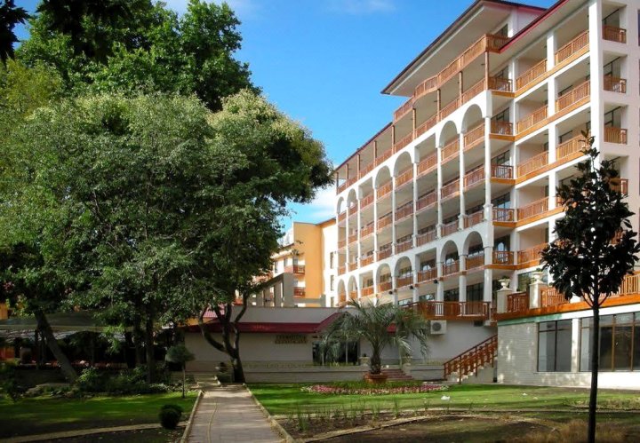 埃斯特雷亚住宿温泉酒店(Estreya Residence Hotel and SPA)