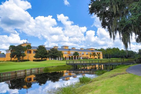 坦帕棕榈高尔夫乡村俱乐部(Tampa Palms Golf and Country Club)