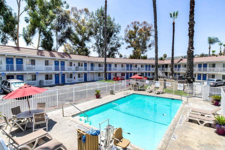 Motel 6 Hacienda Heights, CA - Los Angeles