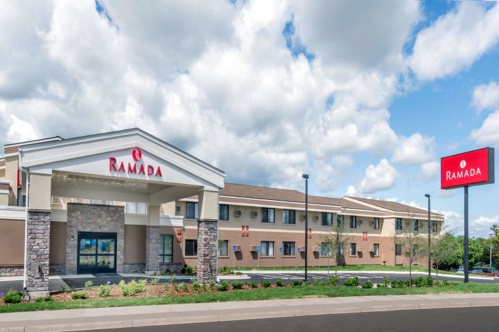 明尼阿波利斯黄金谷华美达酒店(Ramada by Wyndham Minneapolis Golden Valley)