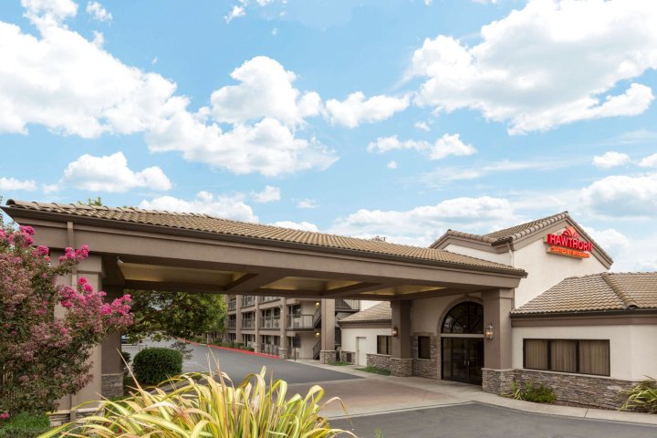 温德姆纳帕谷豪顿套房酒店(Hawthorn Suites by Wyndham Napa Valley)