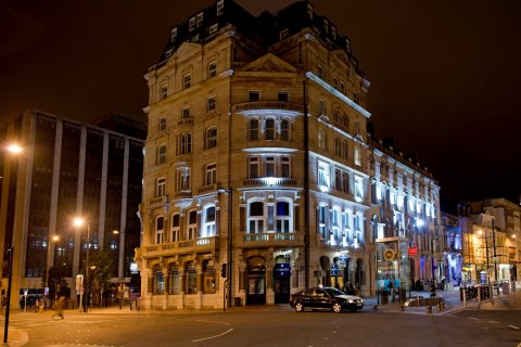 加的夫皇家酒店(The Royal Hotel Cardiff)
