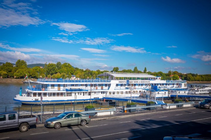 福尔图娜船酒店及餐厅(Fortuna Boat Hotel Budapest)