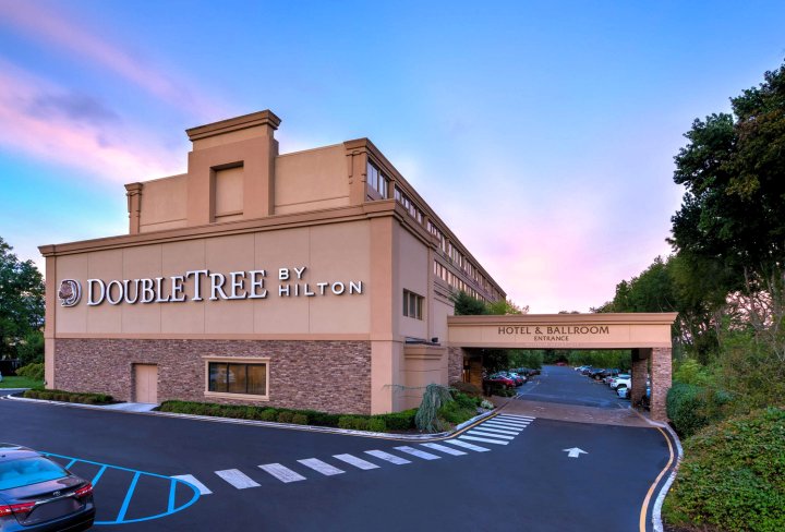 希尔顿逸林蒂顿瀑布假日酒店(DoubleTree by Hilton Tinton Falls-Eatontown)