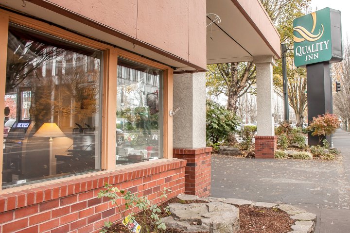 波特兰市区会议中心品质酒店(Quality Inn Downtown Convention Center Portland)