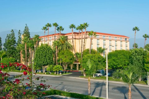 亚凯迪亚帕萨迪纳区希尔顿安泊酒店(Embassy Suites by Hilton Arcadia-Pasadena Area)