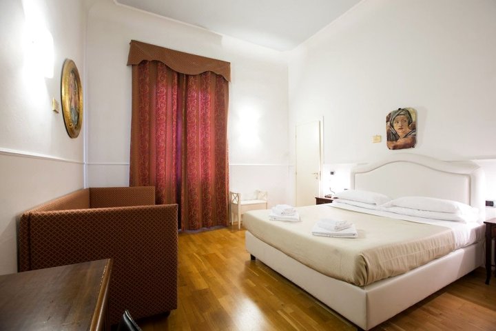 瑞莱斯中心时代酒店(Relais Hotel Centrale - Residenza d'Epoca)