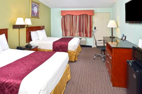 史密斯敦/长岛美国最有价值旅馆(Americas Best Value Inn Smithtown/Long Island)