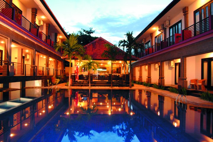 塔曼提塔泳池及大厦式酒店(Taman Tirta Ayu Pool and Mansion)