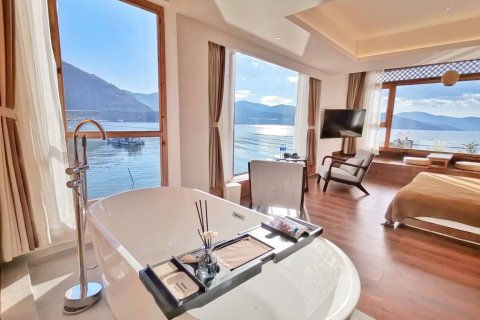 大理双廊半岛了了族亲水客栈