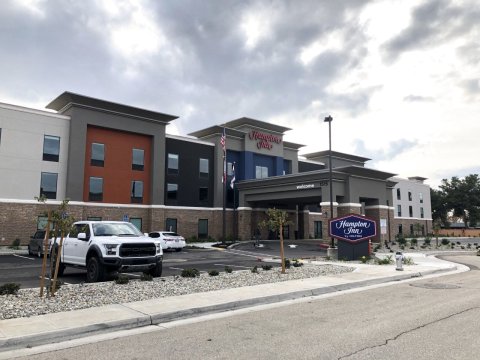 弗雷斯诺机场欢朋酒店(Hampton Inn Fresno Airport)