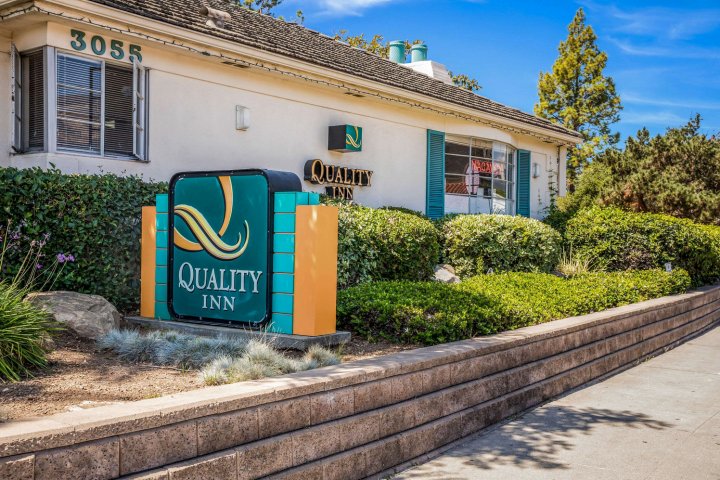 圣巴巴拉凯艺酒店(Quality Inn Santa Barbara)