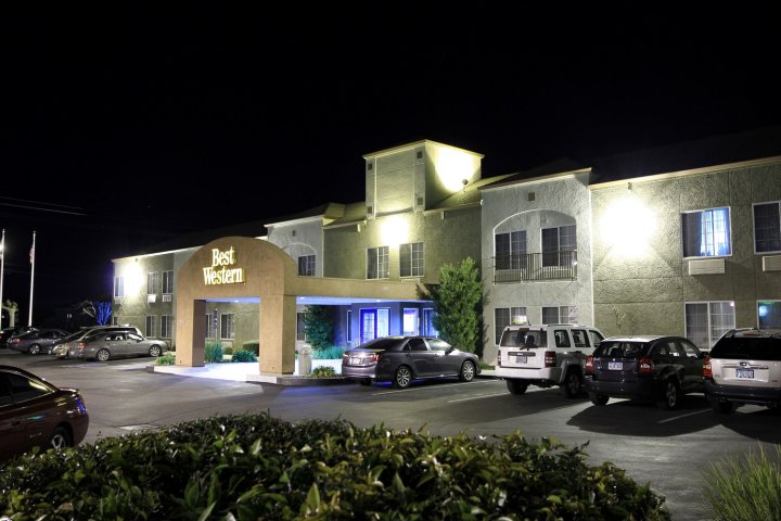 贝斯特韦斯特优质普勒斯特温套房酒店(Best Western Plus Twin View Inn & Suites)