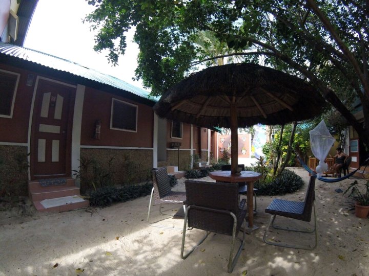 卡拉包背包客旅馆(Carabao Backpackers & Guesthouse)