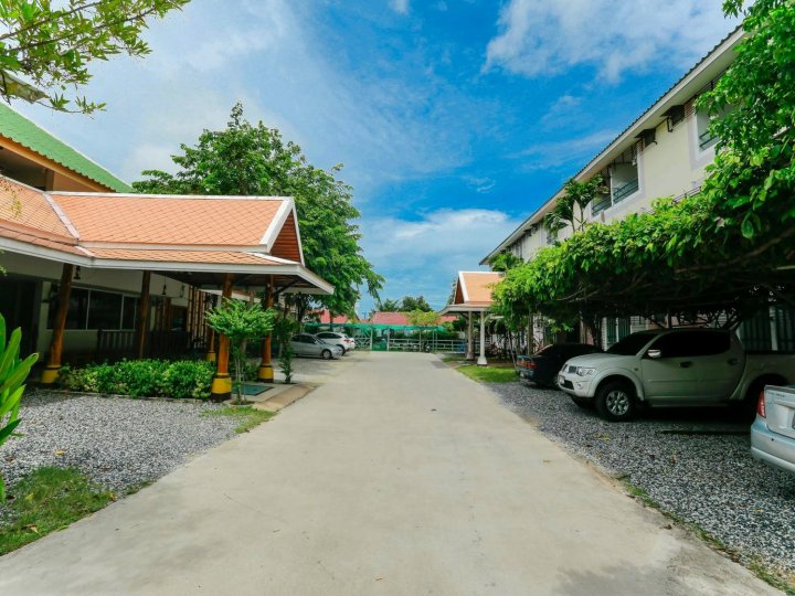 德登芭提雅度假村(Deeden Pattaya Resort)