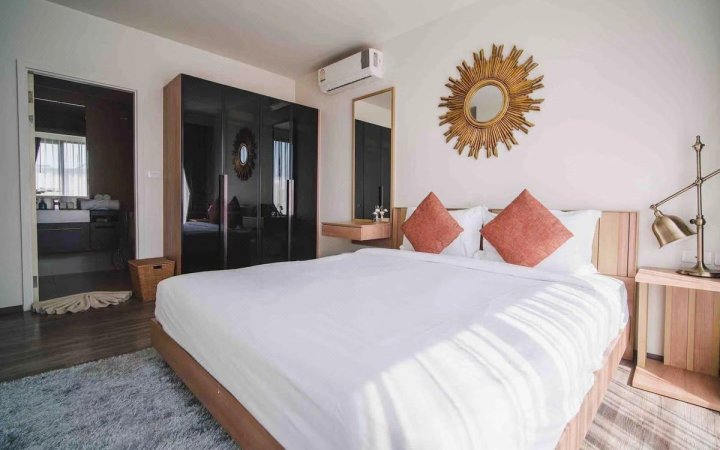 巴东海滩豪华公寓(Send Island Tour Patong Beach Luxury Apartment Infinity Pool Kitchen)