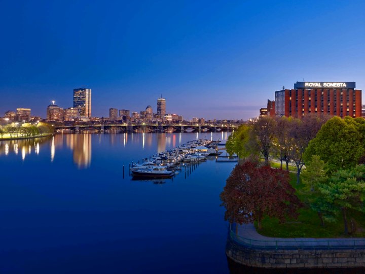 波士顿皇家索内斯塔酒店(The Royal Sonesta Boston)