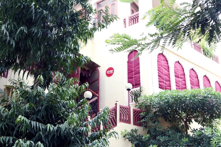 瓦伊沙利纳迦女王路 OYO 酒店(OYO Rooms Queens Road Vaishali Nagar)